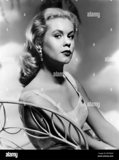 Rare Elizabeth Montgomery Photos Leave Little to the Imaginatinon